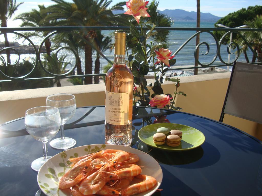 Apartment On The Croisette With Sea View Cannes Room photo