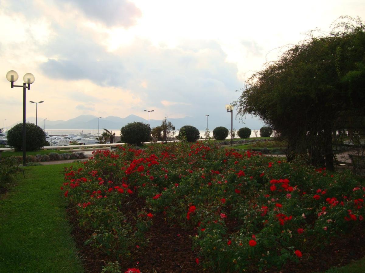 Apartment On The Croisette With Sea View Cannes Room photo